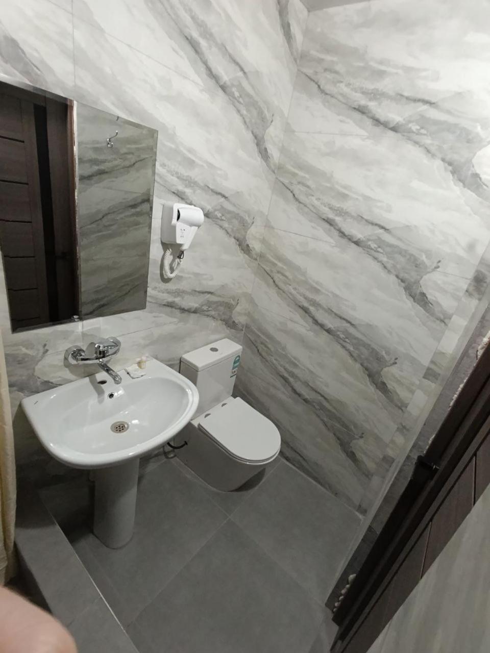 Safar Hotel Tashkent Esterno foto