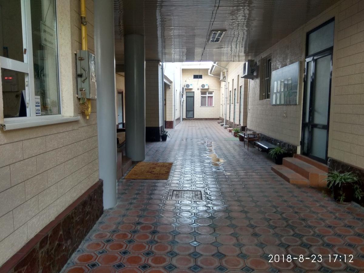 Safar Hotel Tashkent Esterno foto